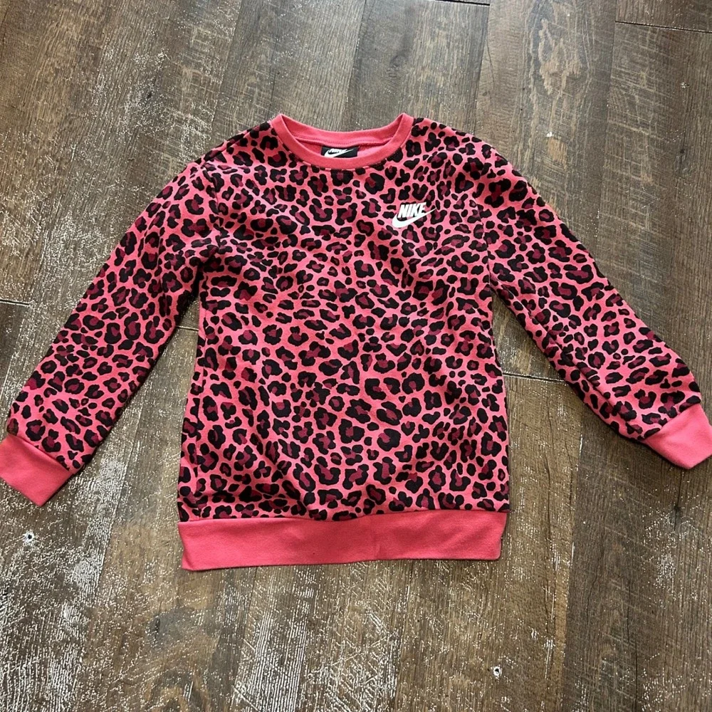Nike Girls Pink Leopard Print Crewneck Sweatshirt Size 6 Fleece Pullover Retro